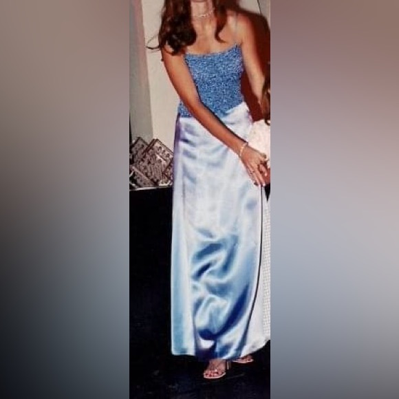 Periwinkle Cinderella gown size 8 Satin with elasticated band top. - Picture 9 of 9